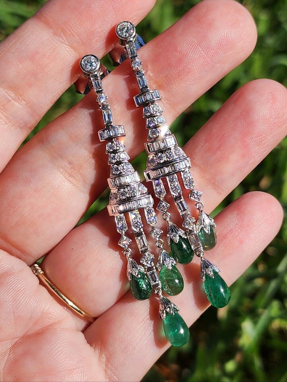 Art Deco 18kt Gold Diamond Emerald Drop Earrings